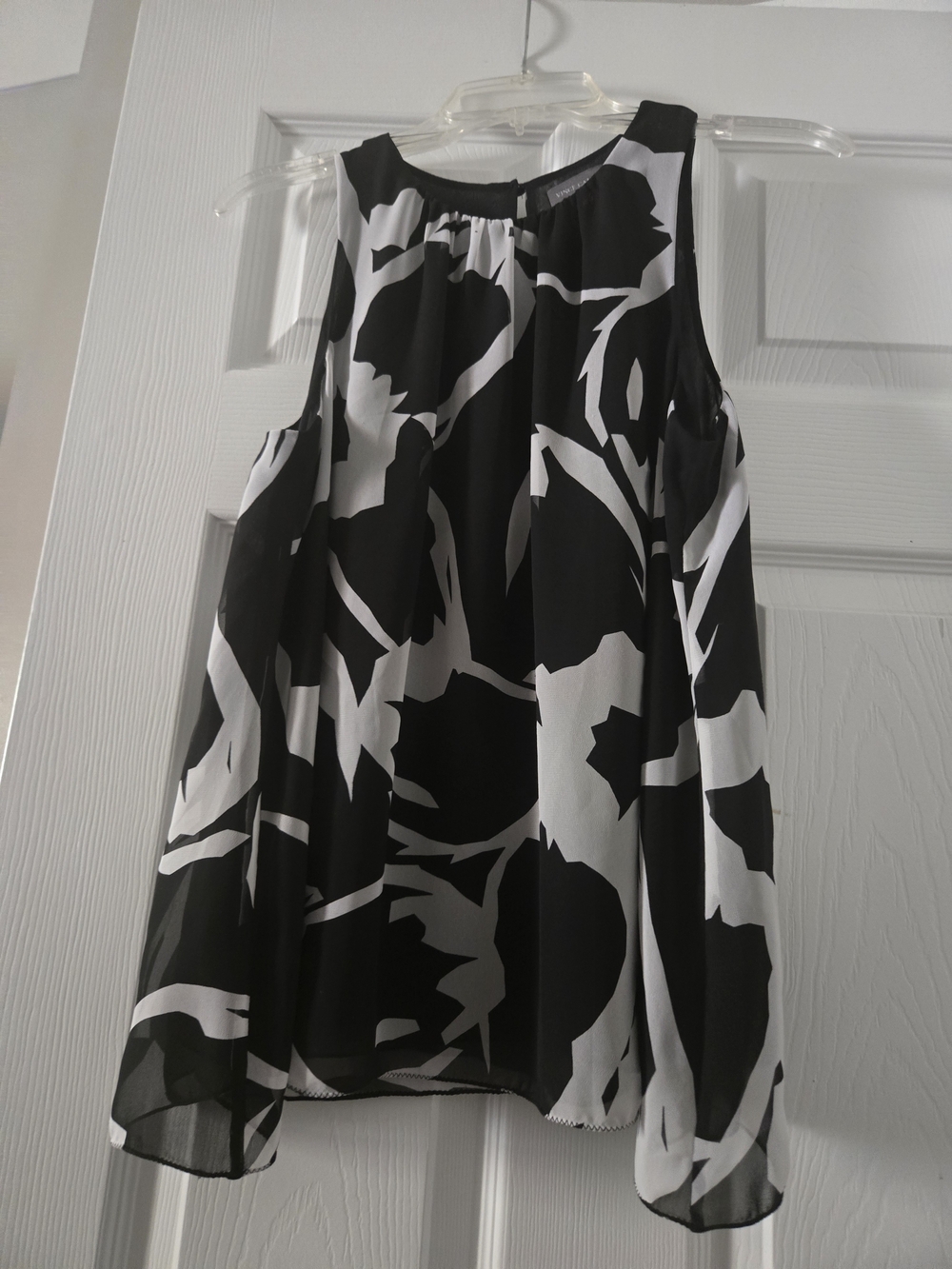 Vince Camuto Black & White Floral Sleeveless Blouse